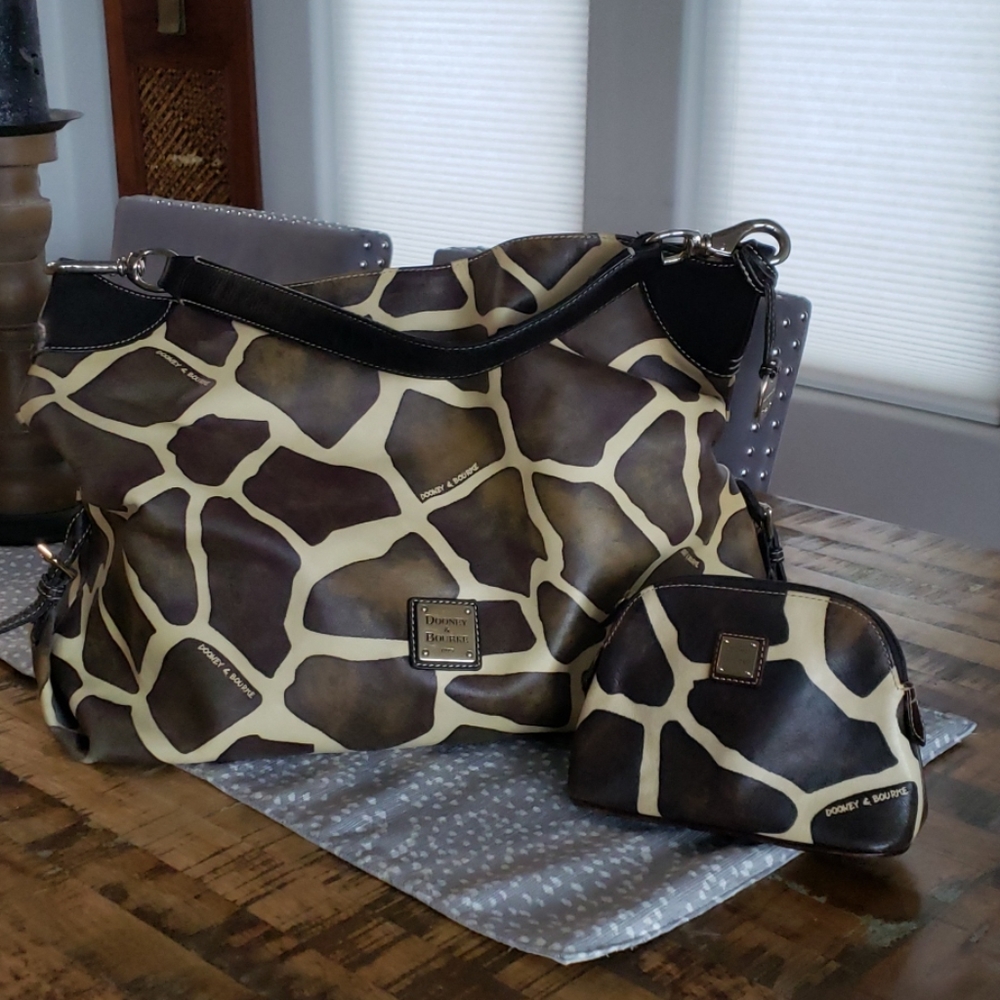 EUC Giraffe Print Dooney&Burke Large Purse